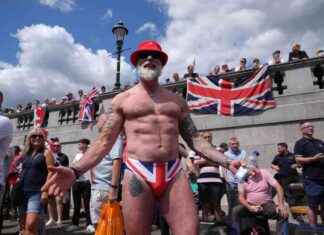 Protest Led by Tommy Robinson Draws Crowds in Central London news-27072024-193923