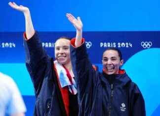 Proud Father as Diver Duo Clinch First GB Medal at Paris Olympics news-27072024-194247