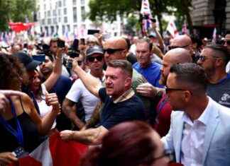 Arrests at Tommy Robinson Demonstration: London March Recap news-27072024-234916