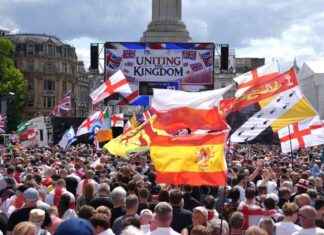 Protest Led by Tommy Robinson Draws Crowds in Central London news-27072024-235037