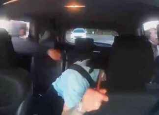 Viral Footage of Masked Attackers Stabbing Man in Taxi Shocks Viewers news-28072024-223819