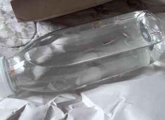 Chris Packham Condemns eBay for Selling Pet Fish in Fizzy Drinks Bottle news-29072024-024344