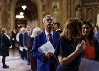 Lord Patten Criticizes Nigel Farage as ‘Saloon Bar Bore’ news-29072024-141928