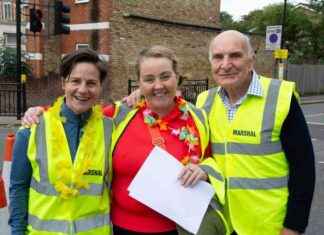 Volunteer at Ealing Half Marathon: Be a Hi-Vis Hero! news-29072024-224313