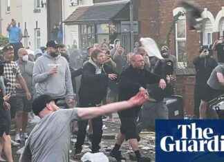 Keir Starmer Vows to Enforce Law on Southport Rioters news-30072024-201019