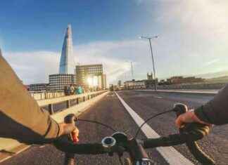 London Cyclist Rides to Recreate Olympic Rings in Massive Display news-31072024-044753