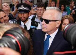 Huw Edwards Arrested Due to WhatsApp Messages Uncovered in Separate Investigation news-31072024-125434