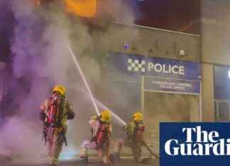 Police Arrest Eight Individuals and Sustain Injuries in Sunderland Disturbances news-02082024-171906