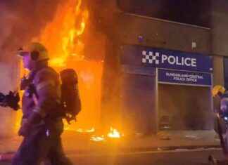 ‘Rioters Target Mosque and Set Police Station on Fire in Sunderland’ news-02082024-211822