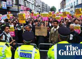 Anti-Racism Protests Sweep England in Response to Far-Right Rallies news-08082024-105221