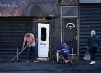 Countries Issuing Travel Warnings to UK Amid Far-Right Riots: Complete List news-08082024-105248