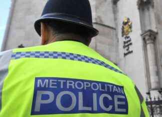 Teenagers Charged with Murder for Fatal Stabbing on Isle of Dogs news-09082024-230137