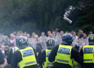 Ensuring Rioters Remain in Prison: Cabinet Minister Stands Firm news-12082024-013653