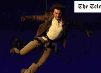 Tom Cruise Leads Star-Studded Olympics Handover at Paris 2024 Closing Ceremony news-12082024-013748