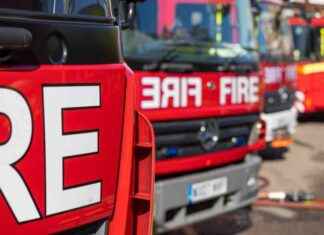 Firefighters battle blaze at West Drayton house news-13082024-231342