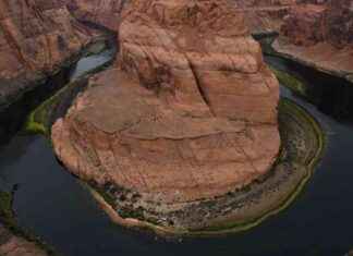 Lightning Strikes Tourists at Iconic National Landmark: What to Know news-15082024-051253