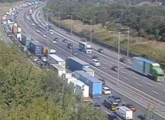M25 Traffic Chaos: Severe Delays from Multi-Vehicle Crash news-16082024-150848