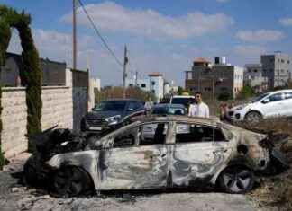 Israeli Settlers Burn Palestinian Village in West Bank, Resulting in Death news-16082024-172331