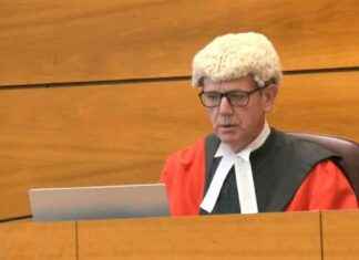 Man in Blackpool Sentenced for Assaulting Emergency Worker and Participating in Riots news-16082024-232240