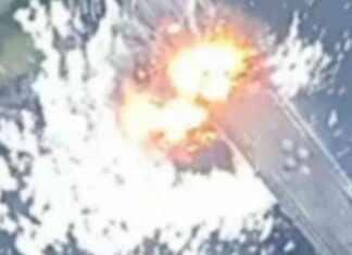 Ukraine Destroys Key Russian Bridge, Strengthening Positions in Kursk news-17082024-052956