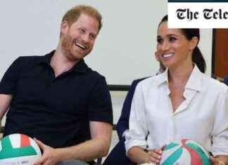 Prince Harry Joins Invictus Games Athletes in Volleyball Game news-17082024-112842