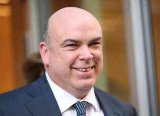 Mike Lynch: British Tech Tycoon Missing After Yacht Sinks news-19082024-223505