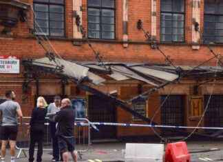 Palace Theatre in London’s West End Suffers Damage from Bus Collision news-20082024-104341