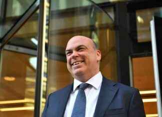 Co-defendant of Tech Tycoon Dies in Car Accident news-20082024-104746