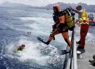 Rescue Divers Have 10 Minutes to Find Survivors on Sunken Yacht news-20082024-224350