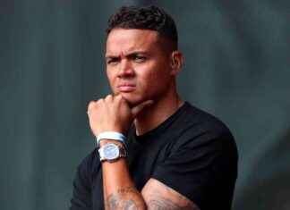Jermaine Jenas Apologizes for Inappropriate Texts to BBC Colleague news-23082024-234416