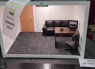 Controversial Removal of Miniature Competition Winner for Depicting Porn Set news-23082024-234519