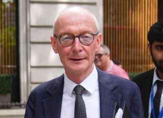 Title: UK Minister Calls for De-Escalation Amid Israel-Hezbollah Conflict news-25082024-115032