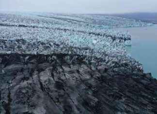Tragic Incident at Icelandic Glacier Leaves Tourist Dead and Others Missing news-26082024-115352