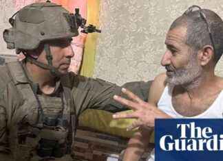 Reunited Israeli Bedouin Kidnapped by Hamas on 7 October with His Family news-28082024-000405