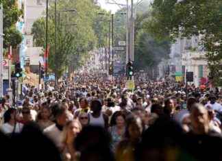 Mother stabbed at Notting Hill Carnival identified in front of young child news-29082024-001122