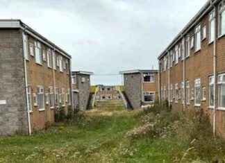 Abandoned Holiday Park: A Story of Neglect and Decay news-29082024-001727