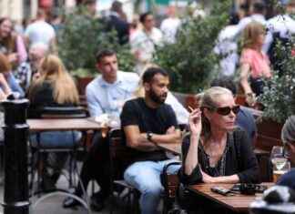 Starmer’s Proposed Outdoor Smoking Ban Sparks Controversy in Pubs and Clubs news-30082024-002106
