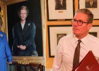 Controversial Margaret Thatcher Portrait Removed from Downing Street news-30082024-122722