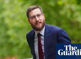 Simon Case, UK’s Top Civil Servant, Resigns Due to Health Reasons news-01102024-020305