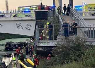 Emergency services rush to East London as teams search river news-04092024-004028