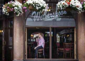 London Suburbia Residents Criticize Town for Being ‘Too Posh’ for Wetherspoons news-05092024-125923