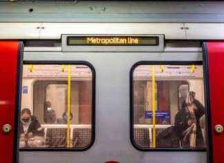 Non-stop Tube Line Passing Through a Zone on the Map news-10092024-070232