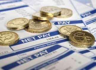 Jobless Rate Edges Down as Pay Growth Slows to Two-Year Low news-10092024-094312