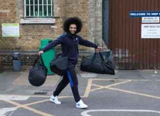 Friends celebrate early prison releases with sparkling wine spray news-10092024-151429