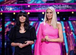 Claudia Winkleman Predicts Uncertainty for Strictly Launch Show news-14092024-075255