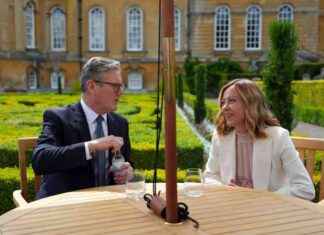 Offshoring Asylum Seekers: Starmer Considers Albanian Scheme news-15092024-032522