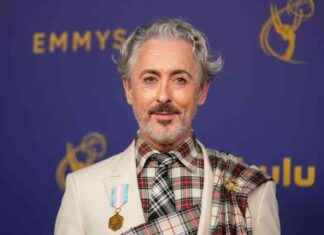 Alan Cumming Claims Taylor Swift Copied His Look at VMAs news-16092024-034033