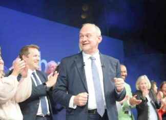 Ed Davey Delights Audience with Rendition of ‘Sweet Caroline’ at Lib Dem Conference news-17092024-204935