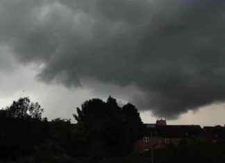 Severe Tornado Causes Chaos in Gloucestershire Town – Storm Disruption Update news-22092024-051803