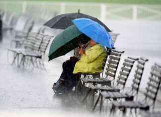 London Commuter Belt Braces for Tornado Warning Amid Railway Flooding news-27092024-084643